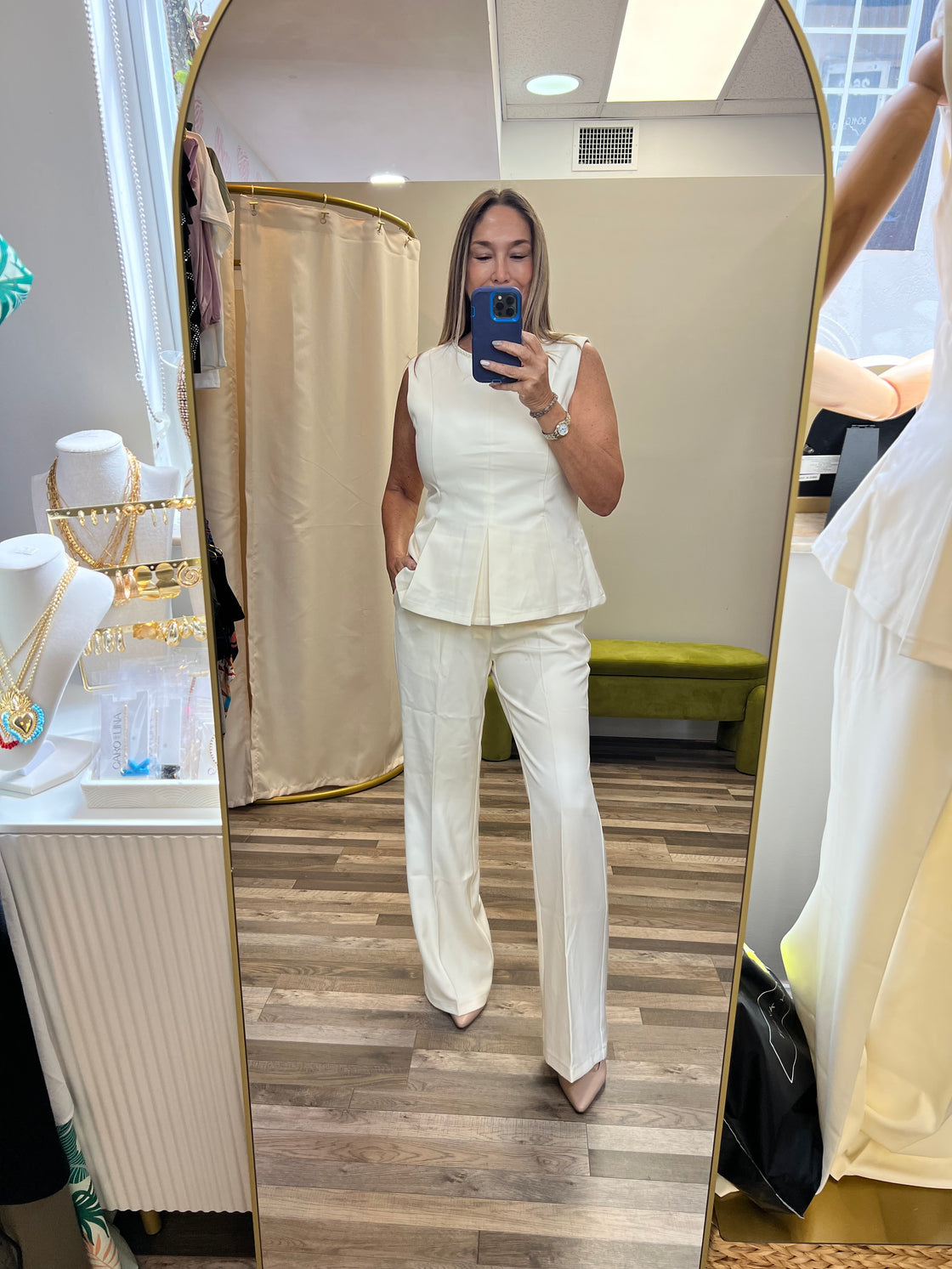 cream-colored set with pearls around its neck