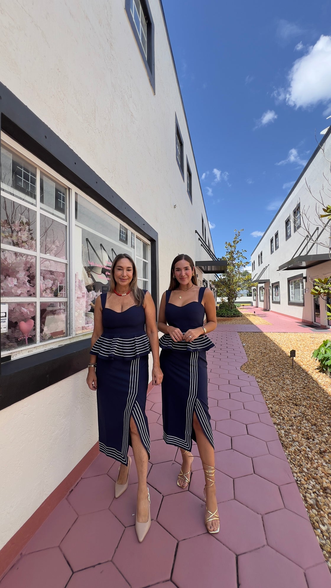 Set skirt and top blouse set