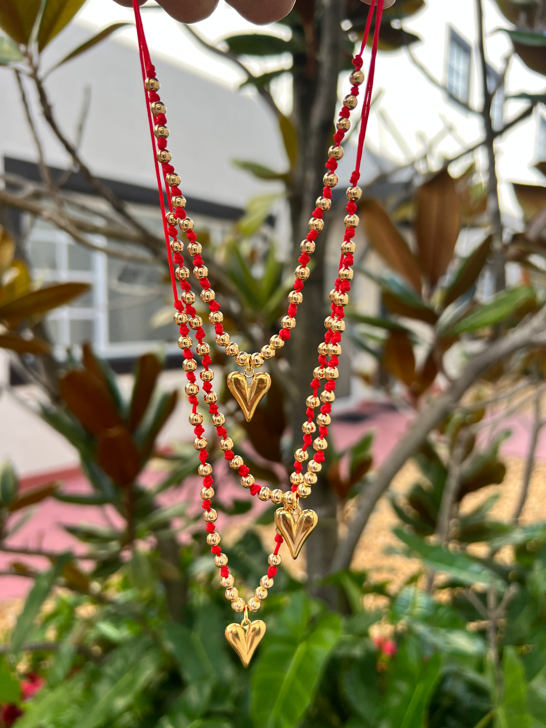 Necklace choker-type thread necklace with heart pendant