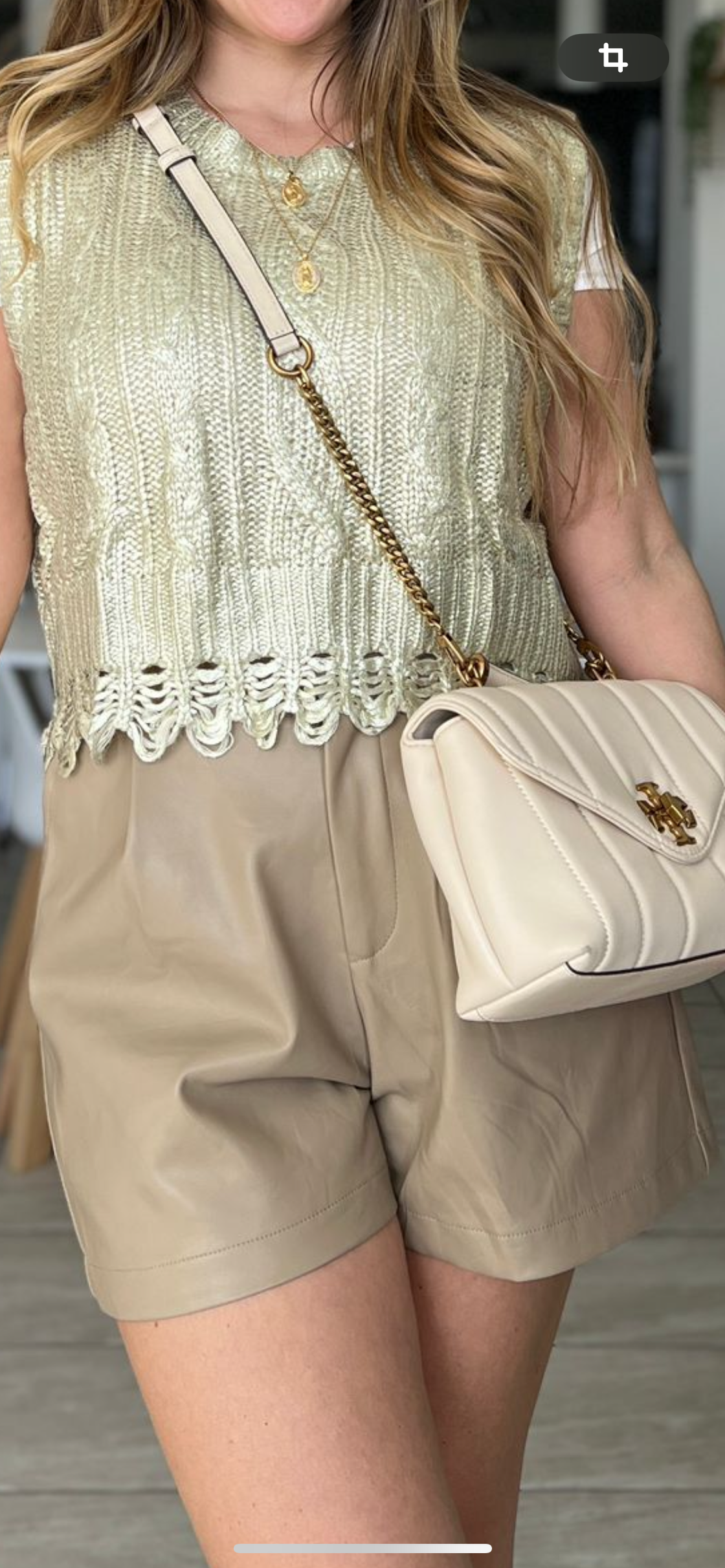 Short nude cuerina
