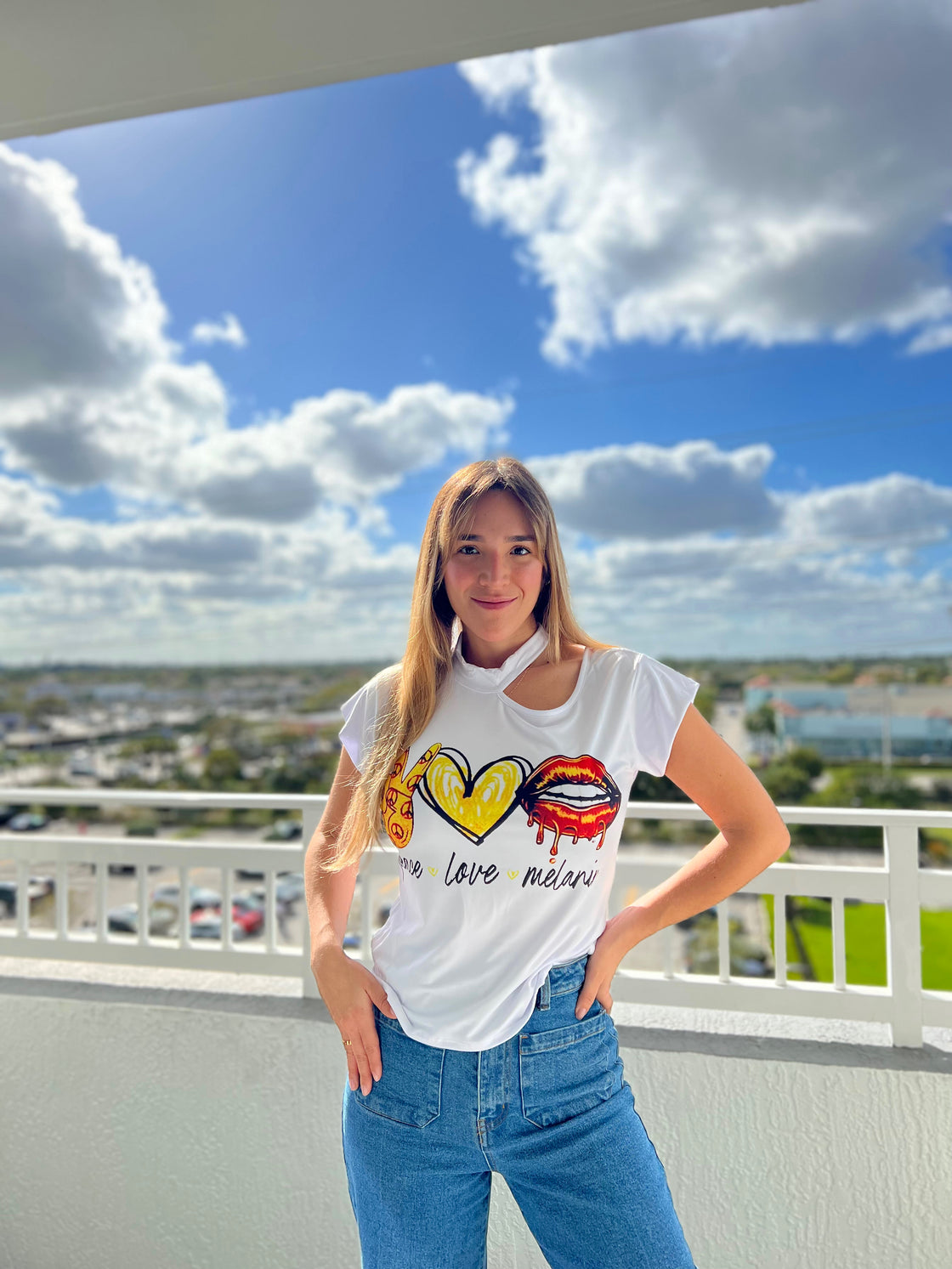 White short sleeved T-shirt with print