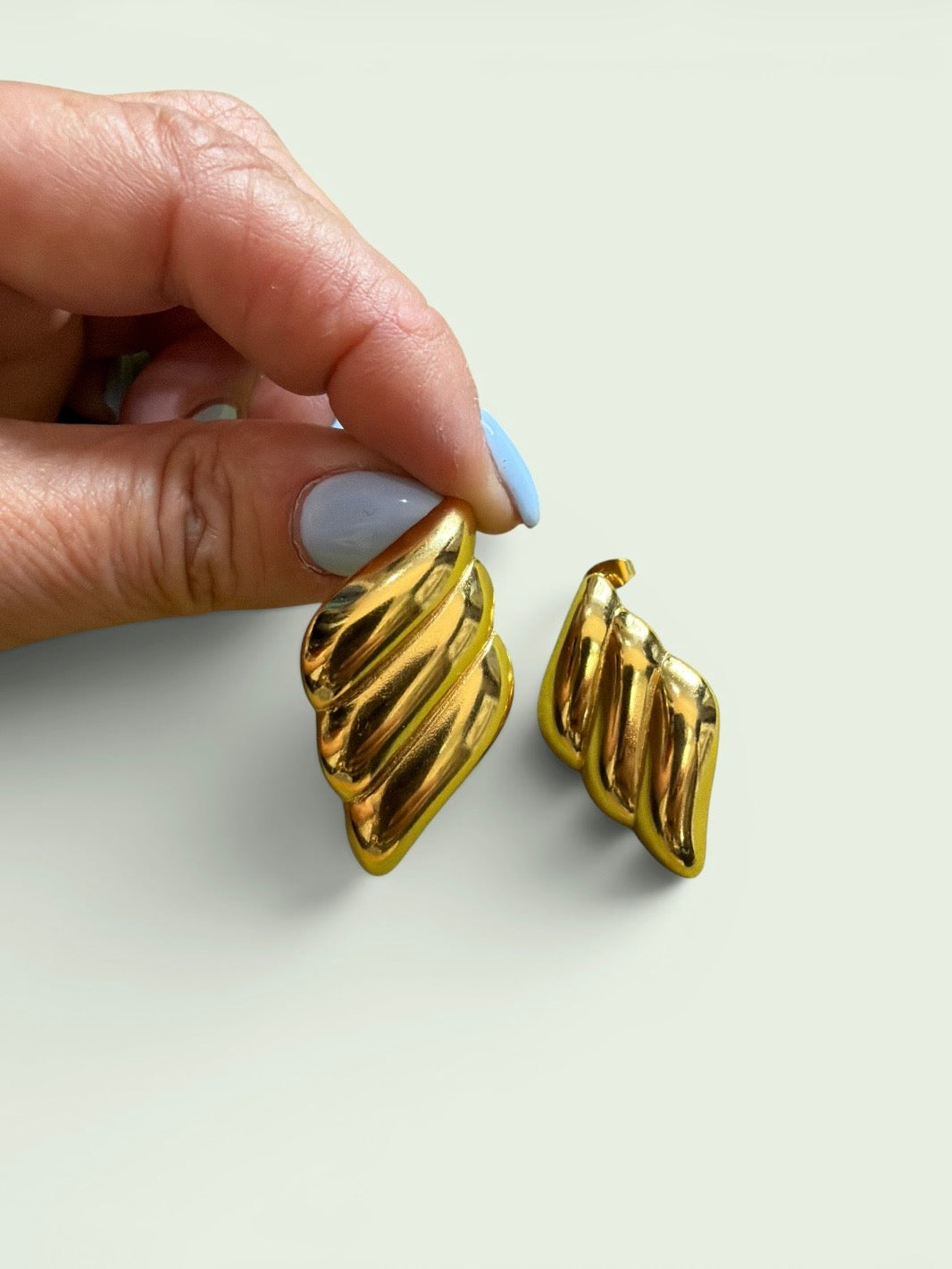 Gold earring