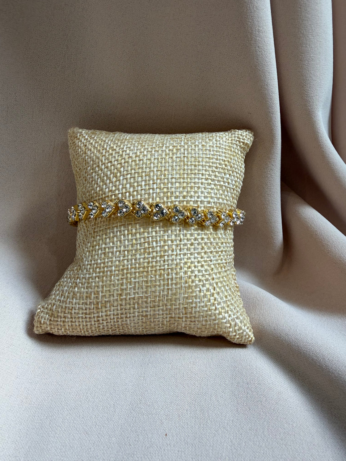 bracelet with rhodium-plated clasp and crystals