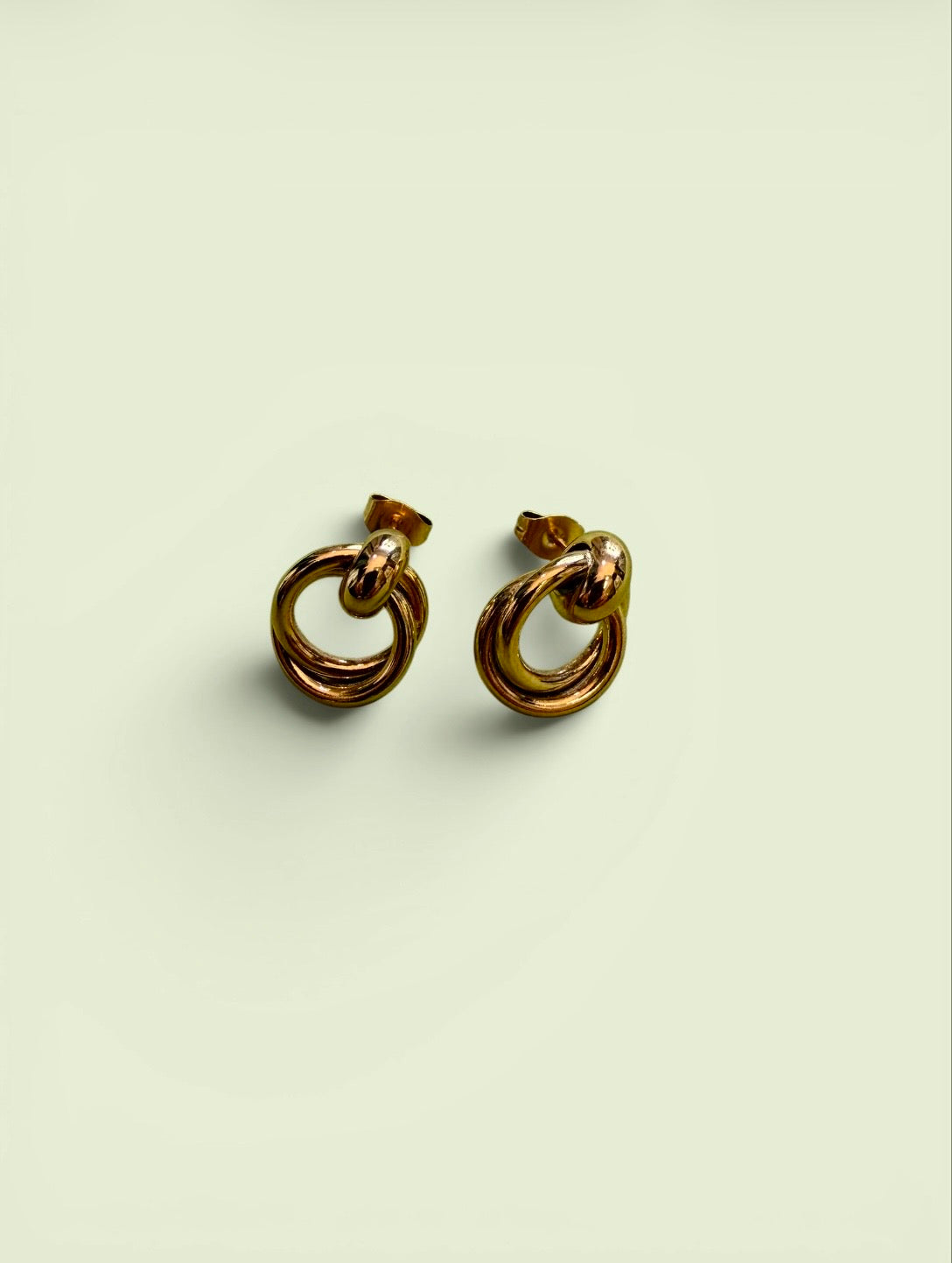 Gold earring