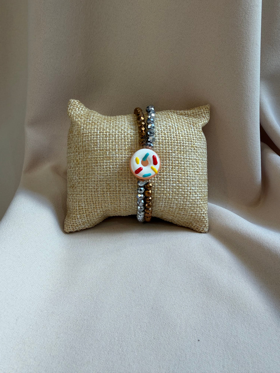 Double elastic bracelet with crystals and stained glass donut-shaped charm