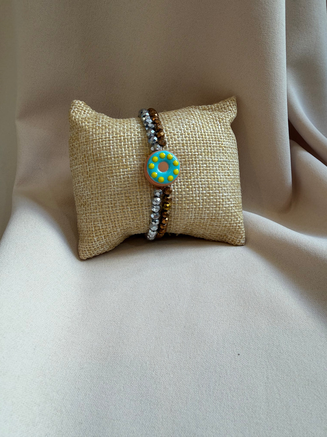 Double elastic bracelet with crystals and stained glass donut-shaped charm